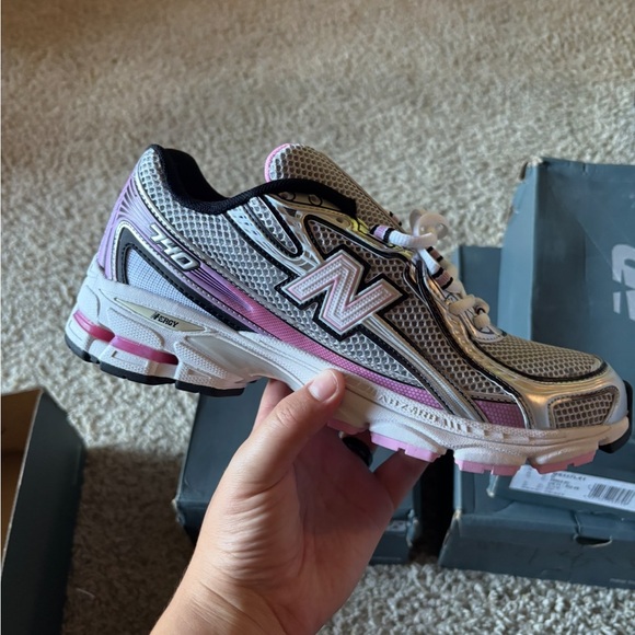 New Balance 740 grey and pink
